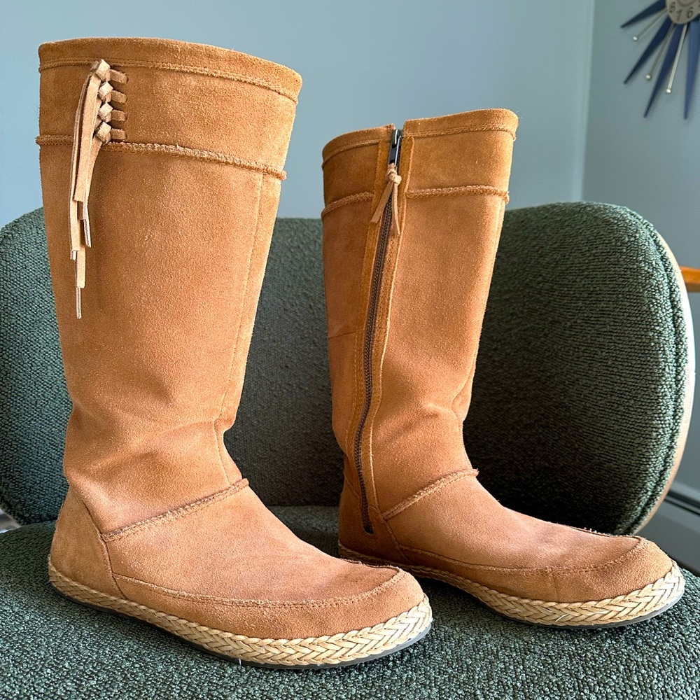 UGG Women's Emerie Boot SZ 9